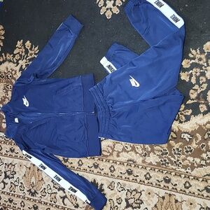 Boys Nike Navy Tracksuit with Logo Accents; Size: 7